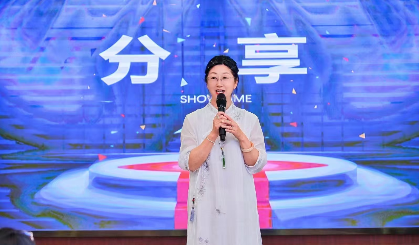 胡彩霞老师以家庭教育为根本，融入脑科学和AI重构教育