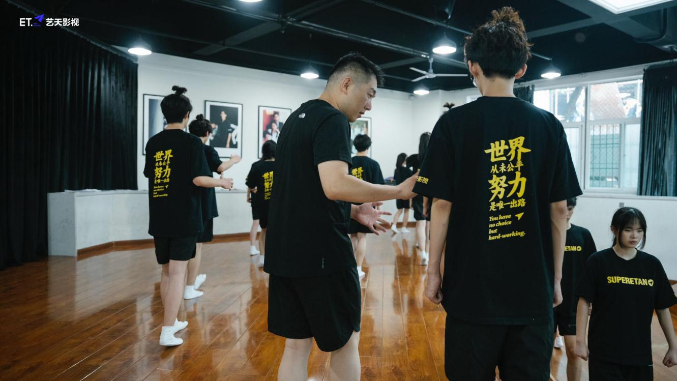 唤醒表演热爱，点燃艺考星光 —— 闫城老师与艺天影视二十载深耕艺途
